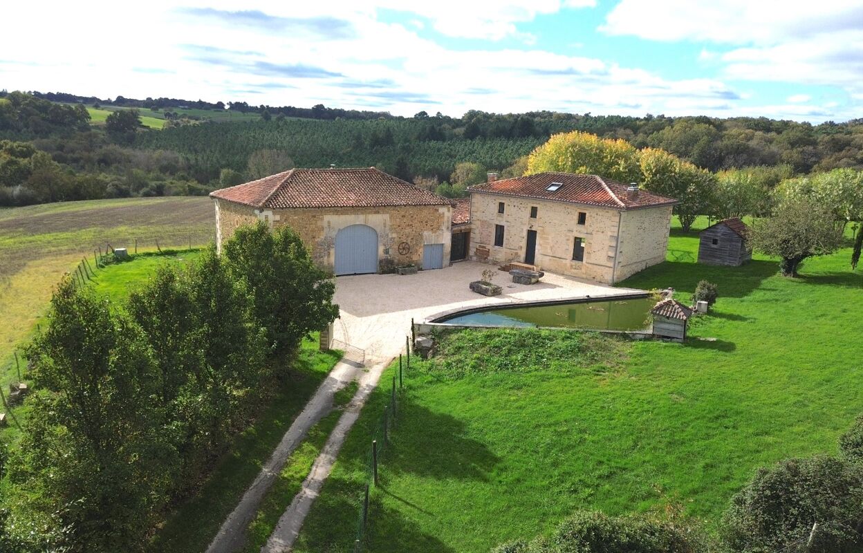 maison 5 pièces 220 m2 à vendre à Montmoreau-Saint-Cybard (16190)