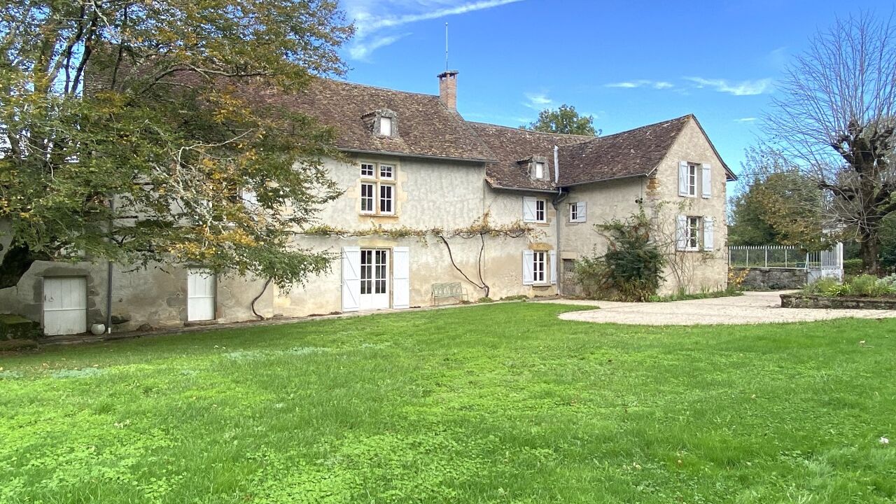 maison 6 pièces 296 m2 à vendre à Étouars (24360)