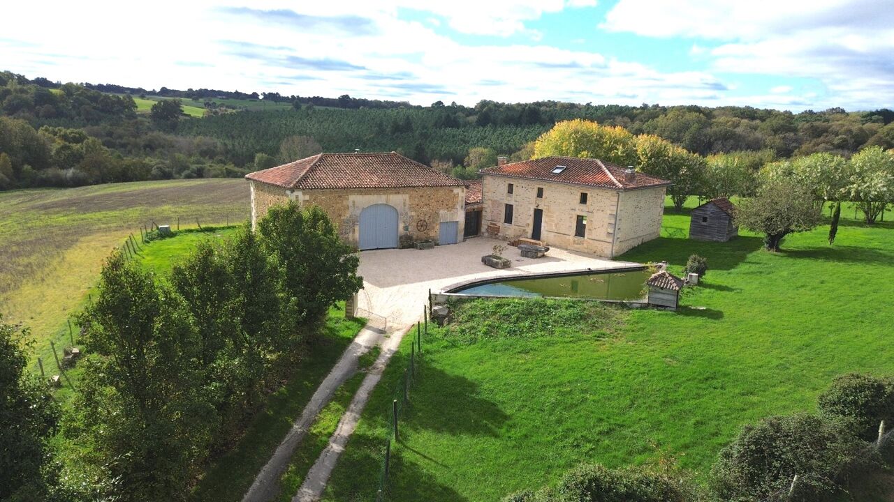 maison 5 pièces 220 m2 à vendre à Montmoreau-Saint-Cybard (16190)