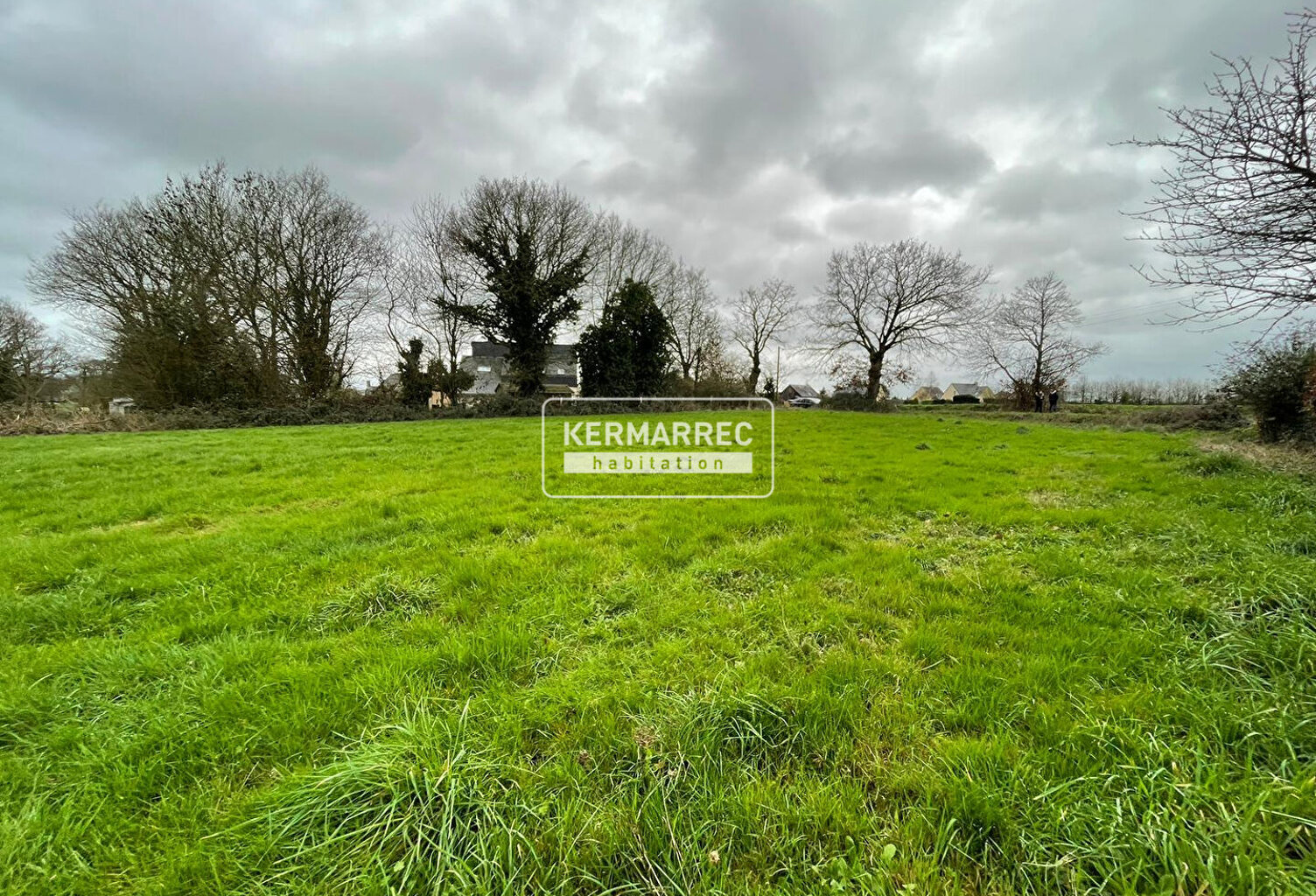 A VENDRE Terrain constructible de 889 m² à LOUVIGNE DE BAIS - 99 995  HAI — photo 1