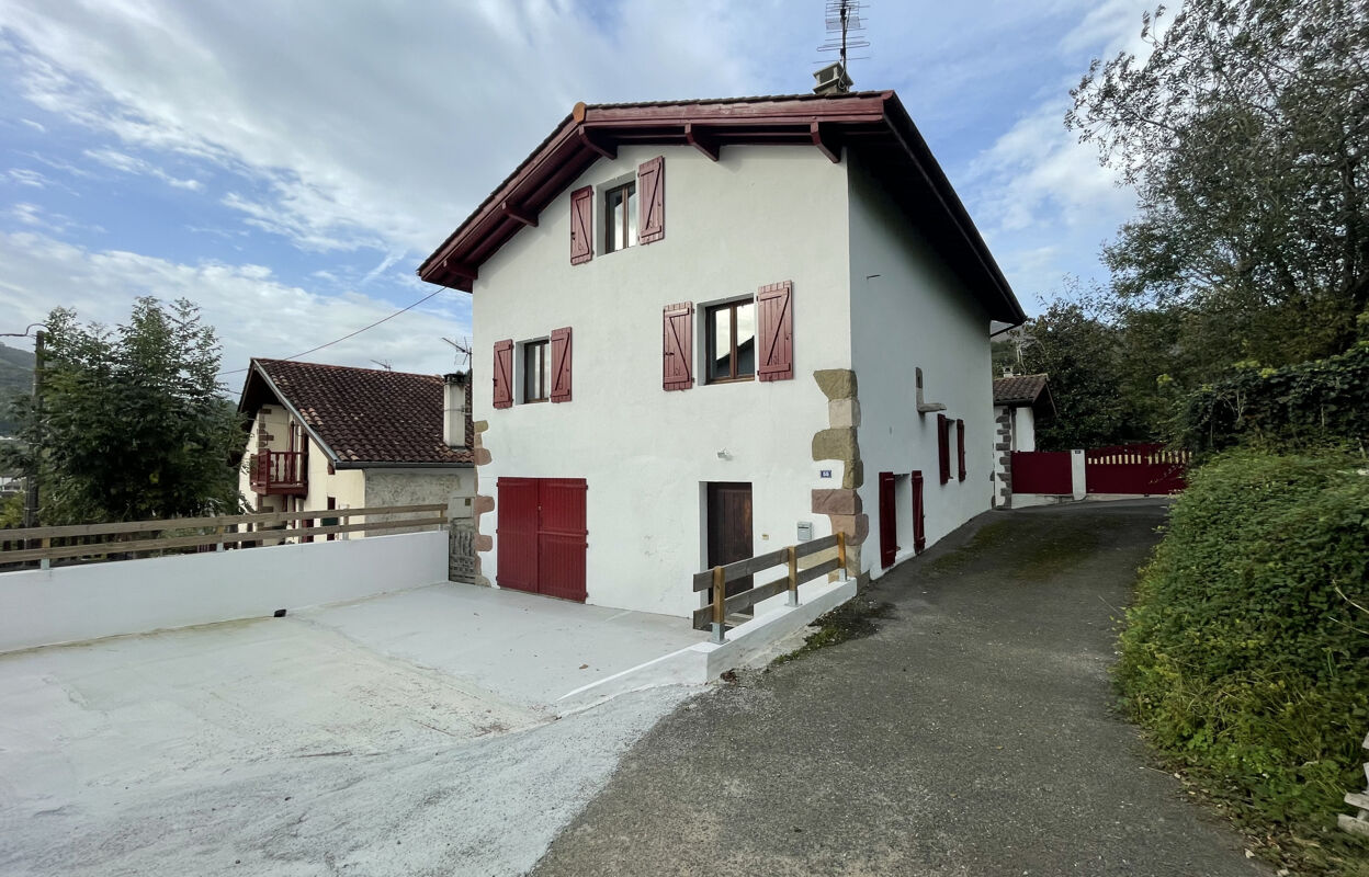 maison 5 pièces 93 m2 à vendre à Saint-Étienne-de-Baïgorry (64430)