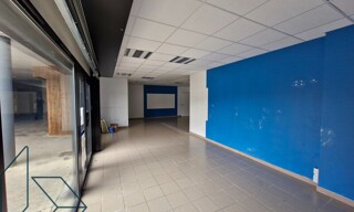 Commerce  66 m² à louer à Plescop (56890)