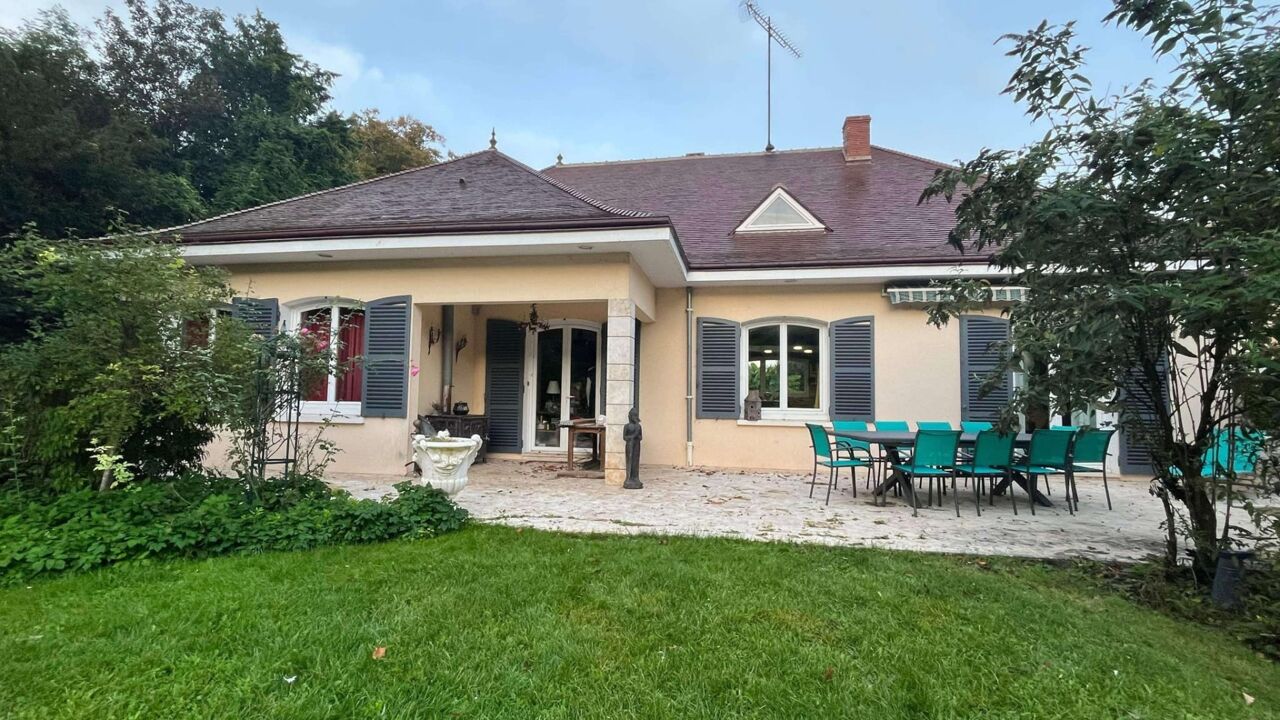 maison 8 pièces  m2 à vendre à Chartres (28000)