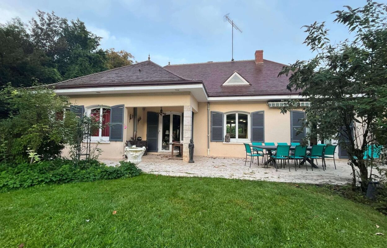 maison 8 pièces  m2 à vendre à Chartres (28000)