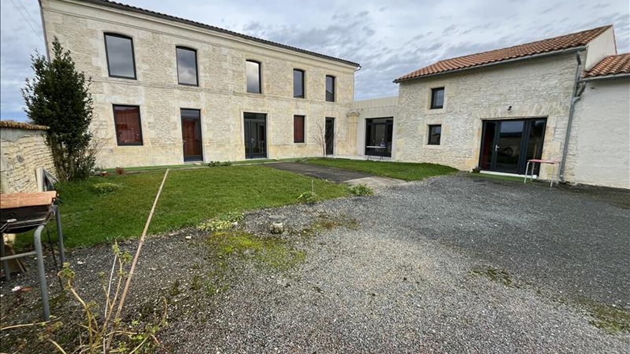 maison 10 pièces 252 m2 à vendre à Asnières-la-Giraud (17400)