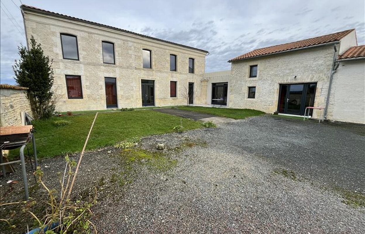 maison 10 pièces 252 m2 à vendre à Asnières-la-Giraud (17400)