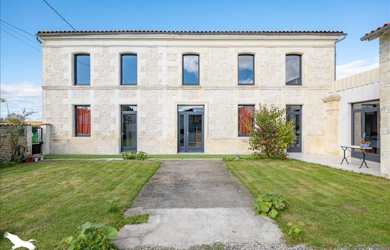 maison 10 pièces 280 m2 à vendre à Asnières-la-Giraud (17400)