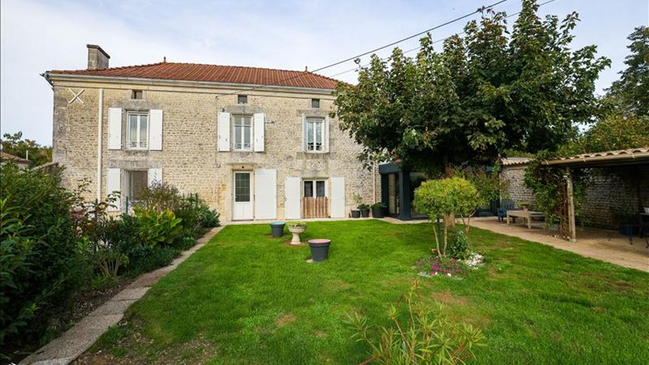 maison 6 pièces 233 m2 à vendre à Genac-Bignac (16170)