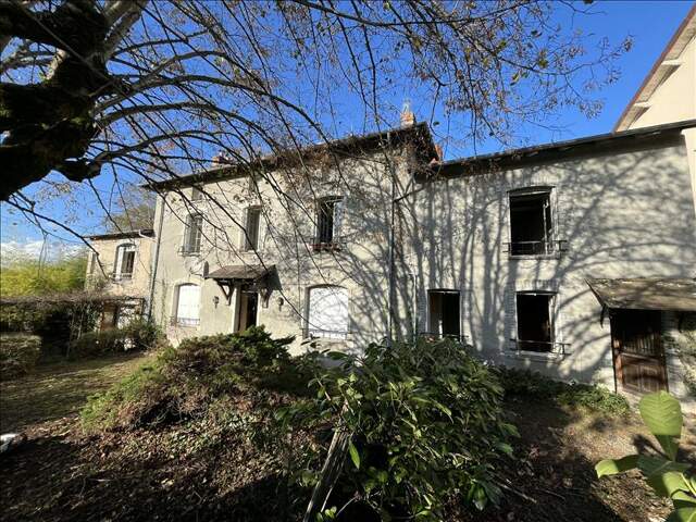 Maison de bourg de 13 pièces principales — photo du bien