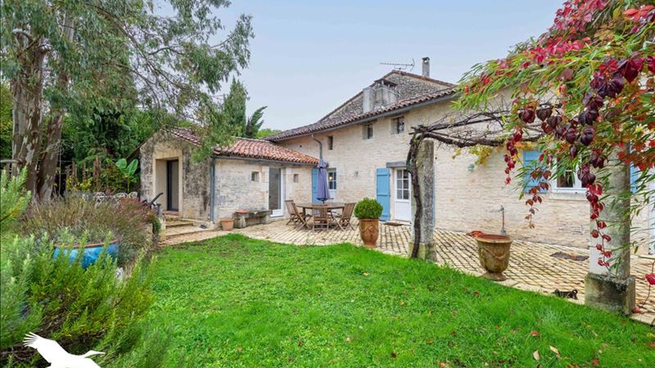 maison 6 pièces 219 m2 à vendre à Coulgens (16560)