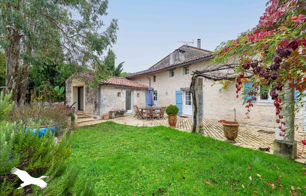 maison 6 pièces 219 m2 à vendre à Coulgens (16560)