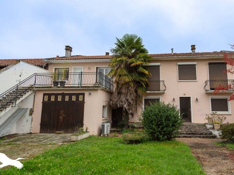 Maison de bourg de 9 pièces principales — photo 1