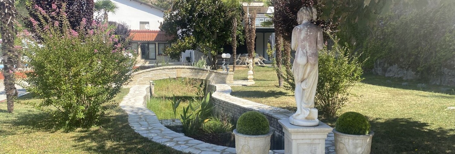 Maison 14 Pièces 576 m² à vendre à Cahors (46000)