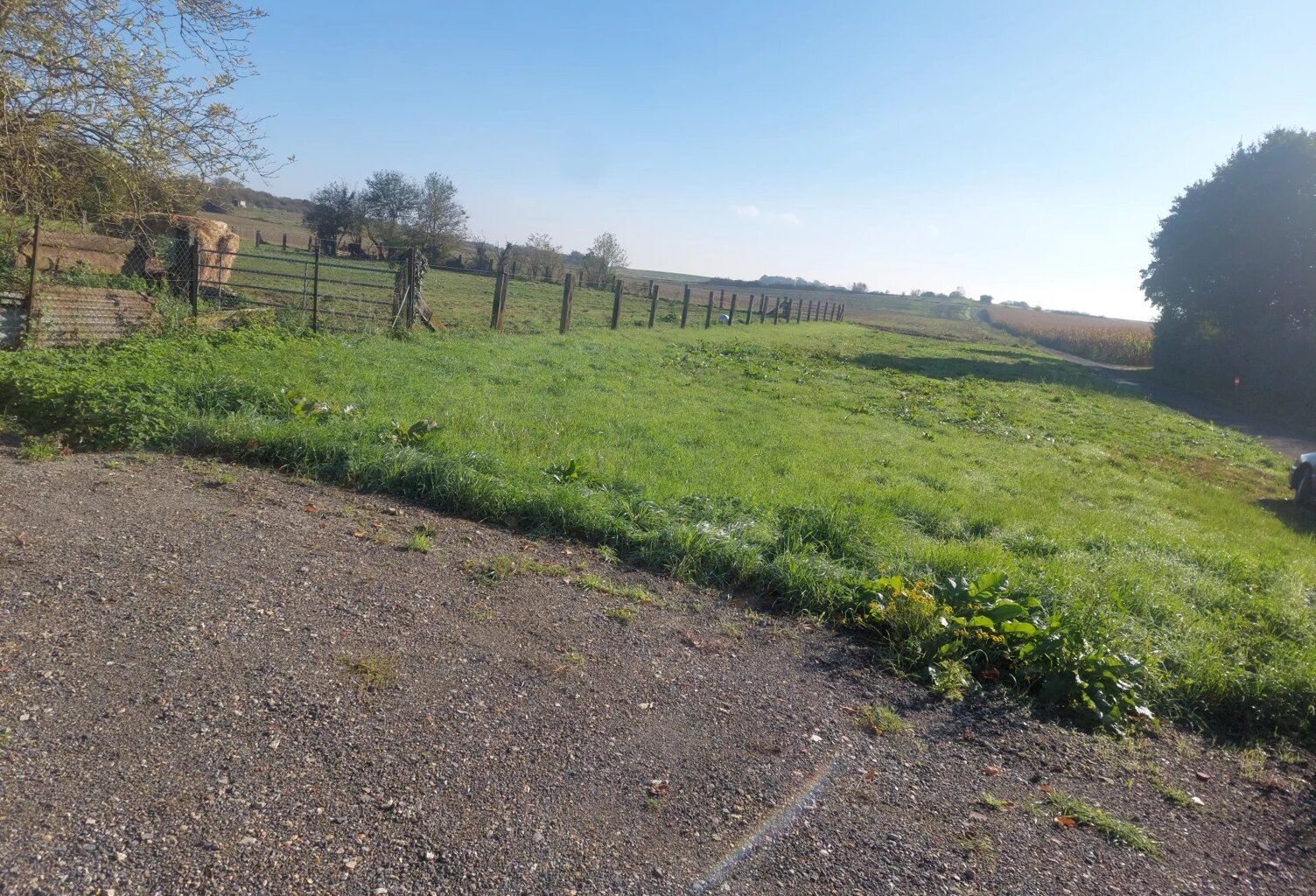 terrain a vendre constructible environ 870m² — photo 1