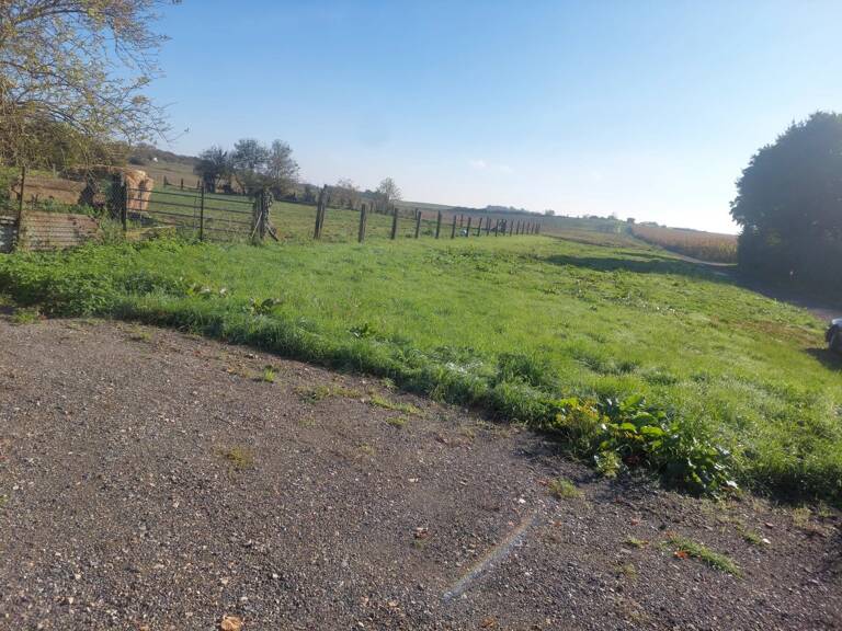 terrain a vendre constructible environ 870m² — photo 1