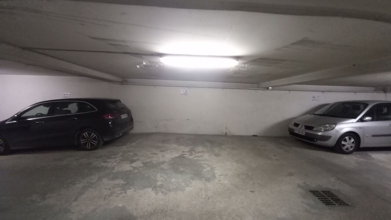 garage  pièces  m2 à vendre à Paris 18 (75018)