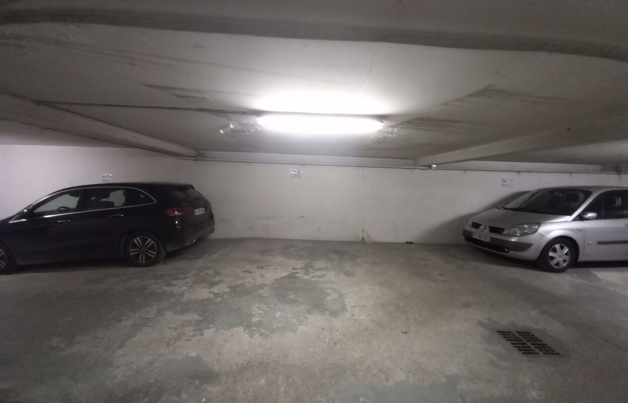 garage  pièces  m2 à vendre à Paris 18 (75018)