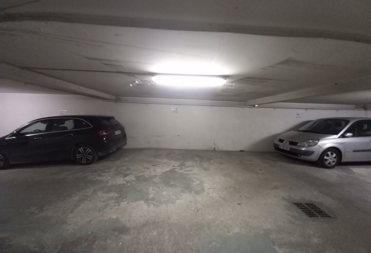 PARKING - — photo 1