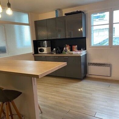 Bureau 5 pièces 9300 €