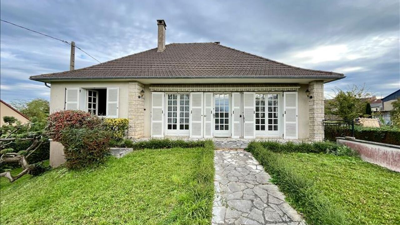 maison 5 pièces 96 m2 à vendre à Châteaumeillant (18370)