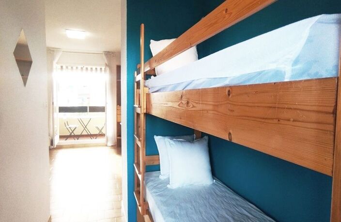 Studio cabine traversant plein sud au calme avec parking privé — photo 2