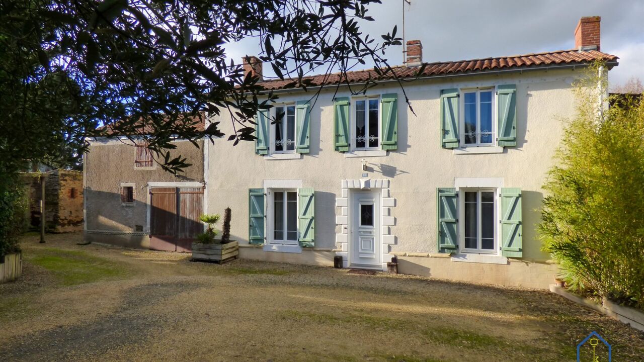 maison 6 pièces 171 m2 à vendre à La Châtaigneraie (85120)