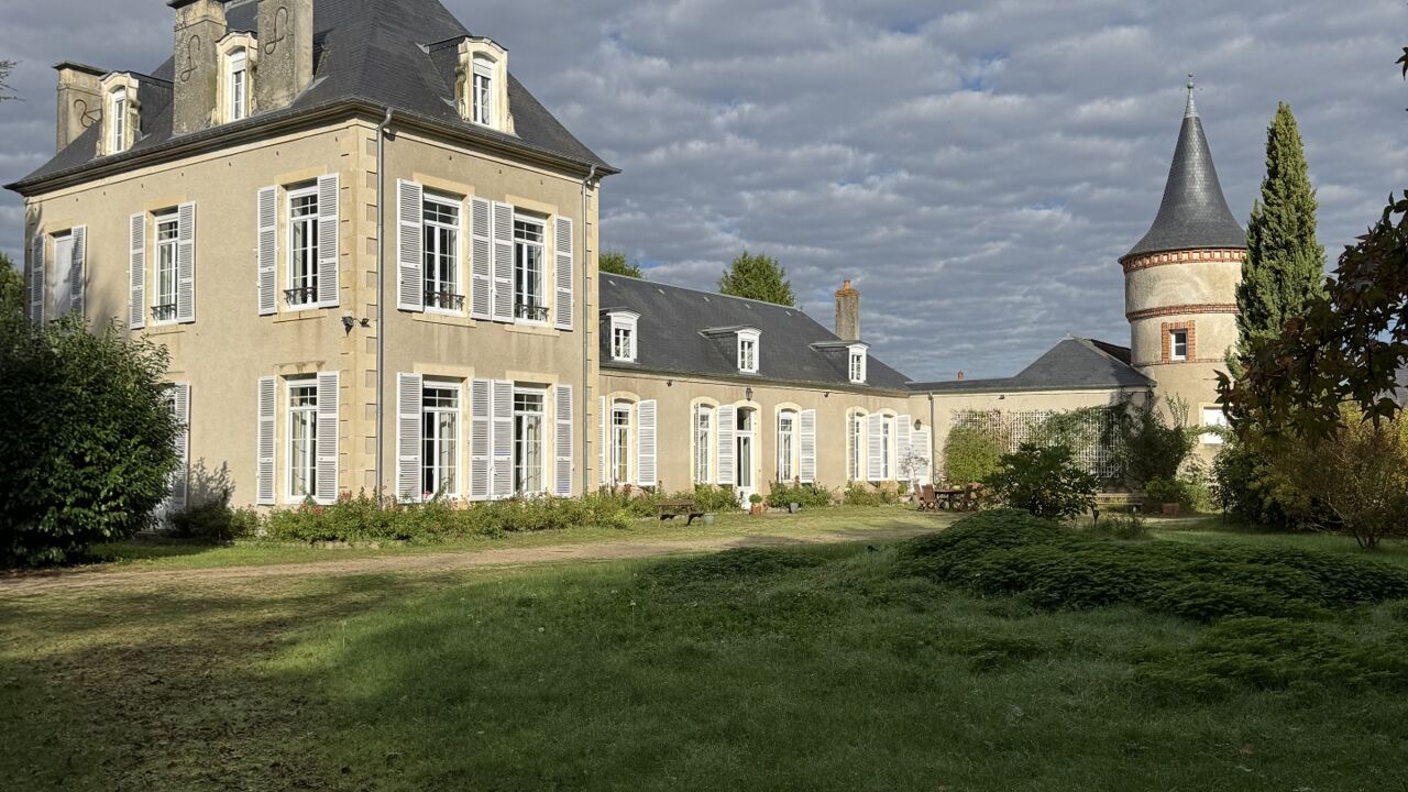 maison 11 pièces 450 m2 à vendre à Vornay (18130)