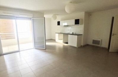 location appartement 725 € CC /mois à proximité de Roquevaire (13360)