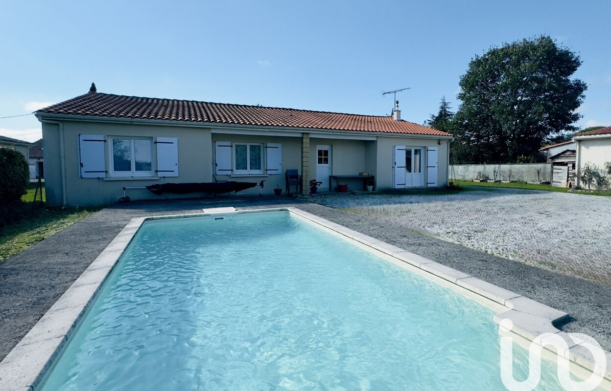 maison 6 pièces 137 m2 à vendre à Roullet-Saint-Estèphe (16440)