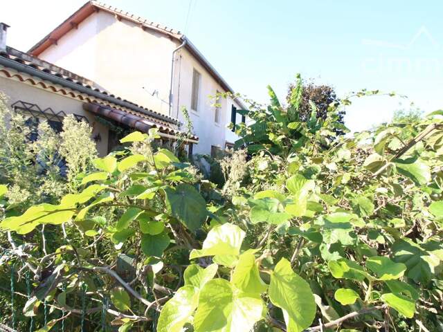 A vendre maison avec jardin cloturé et cabanons de jardin — photo du bien