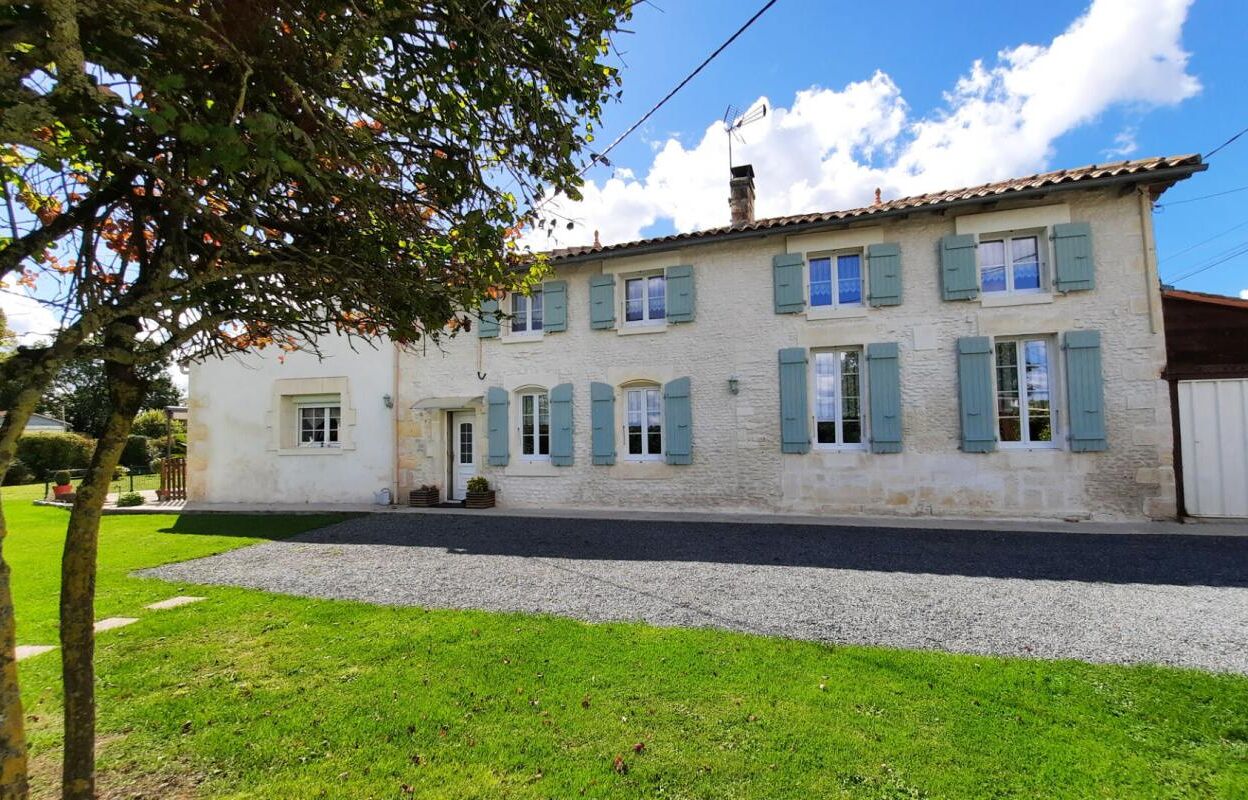 maison 9 pièces 253 m2 à vendre à Fontaines-d'Ozillac (17500)