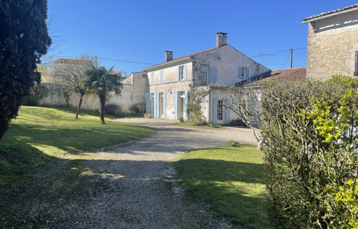 maison 10 pièces 214 m2 à vendre à Courant (17330)