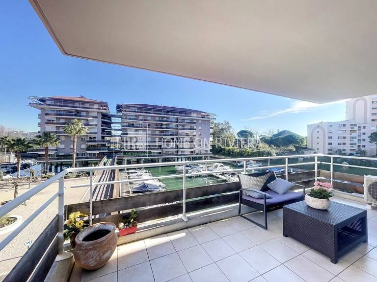 Near Cannes. Charming. quiet. Overlooking a marina — photo 1