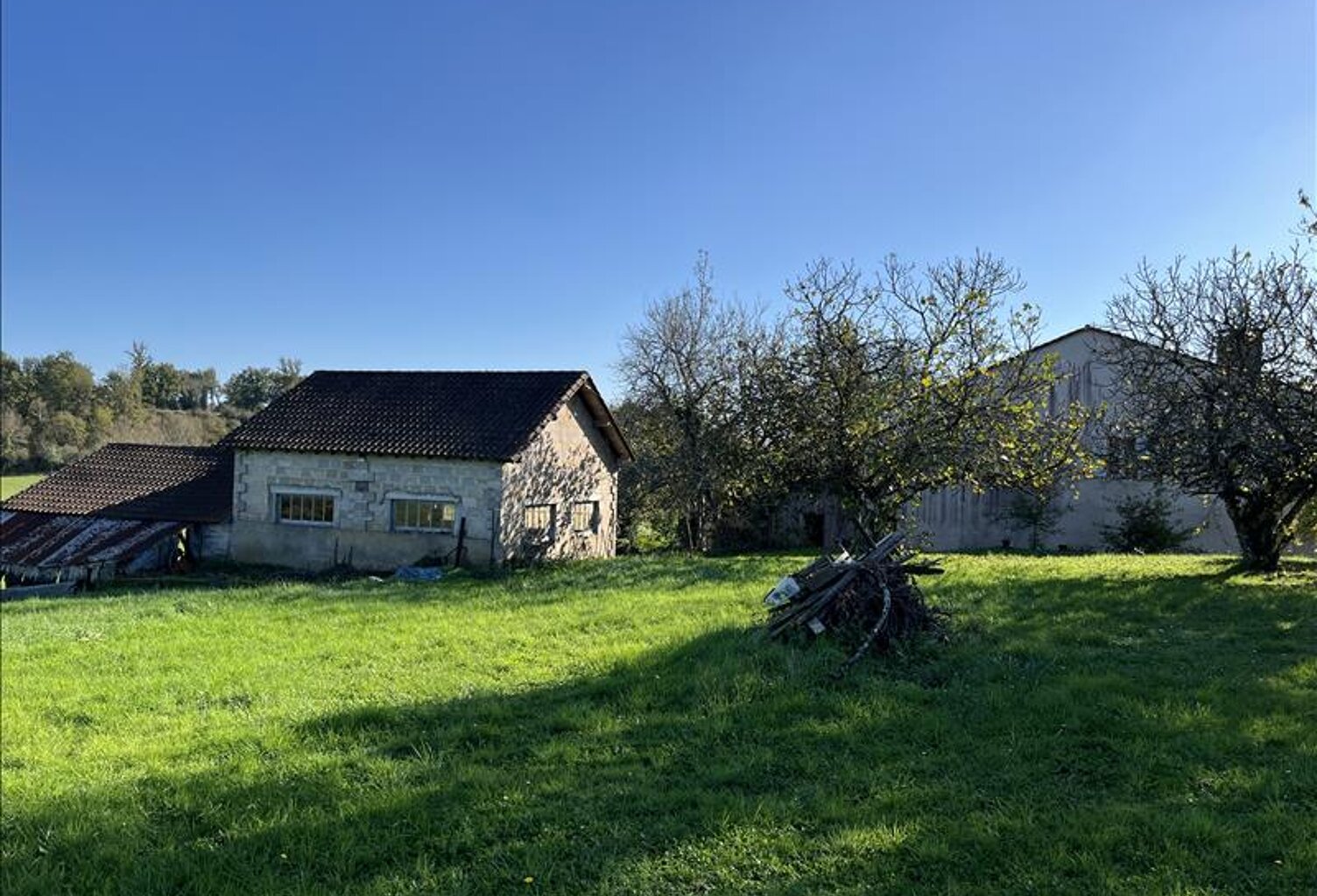 Maison en pierre de 4 pièces principales — photo 1