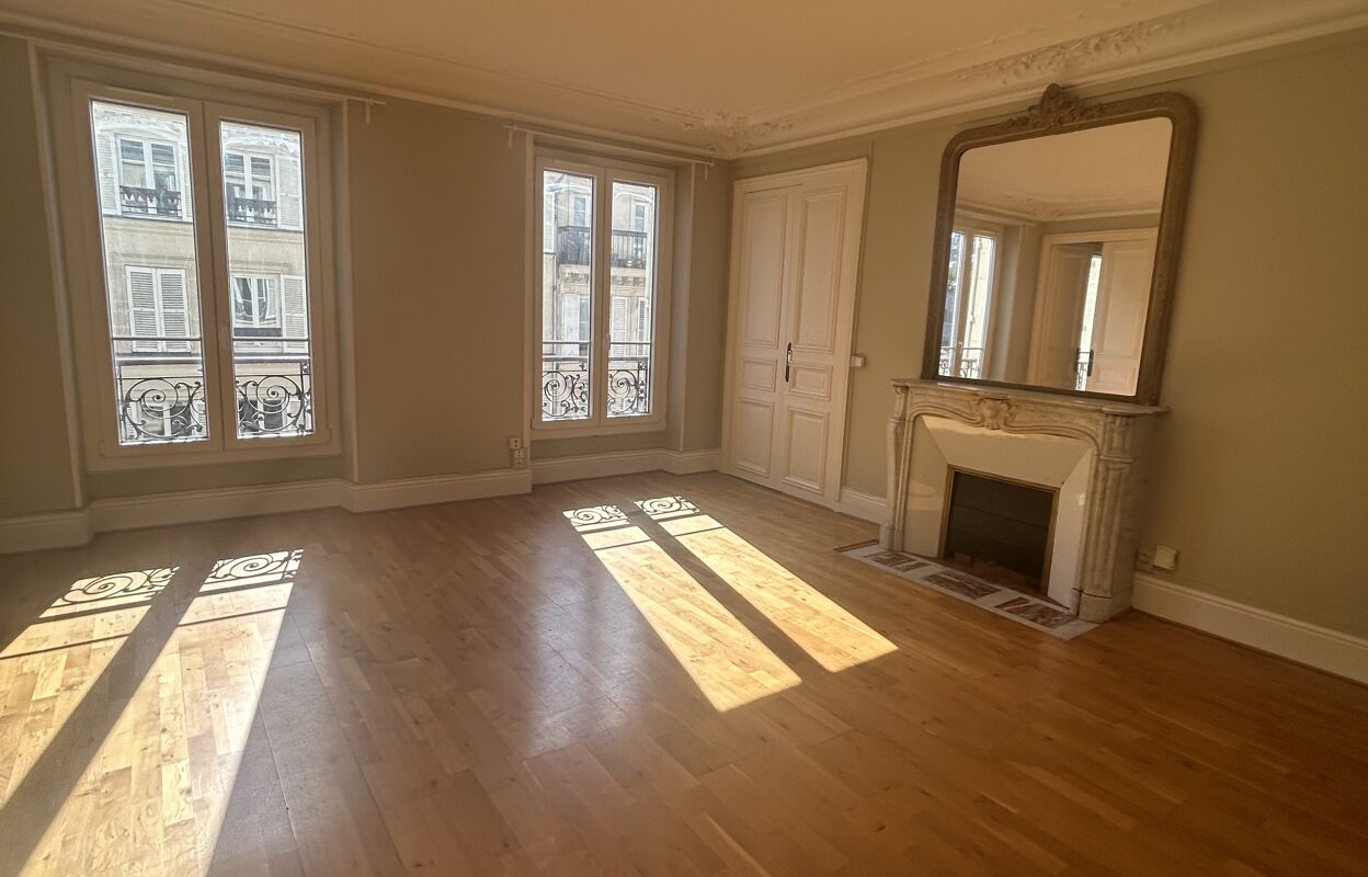 appartement 5 pièces 122 m2 à vendre à Paris 9 (75009)