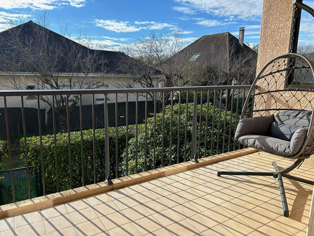 T3 Pau Péboué / allées de Morlaas avec terrasse, ascenseur et... — photo du bien