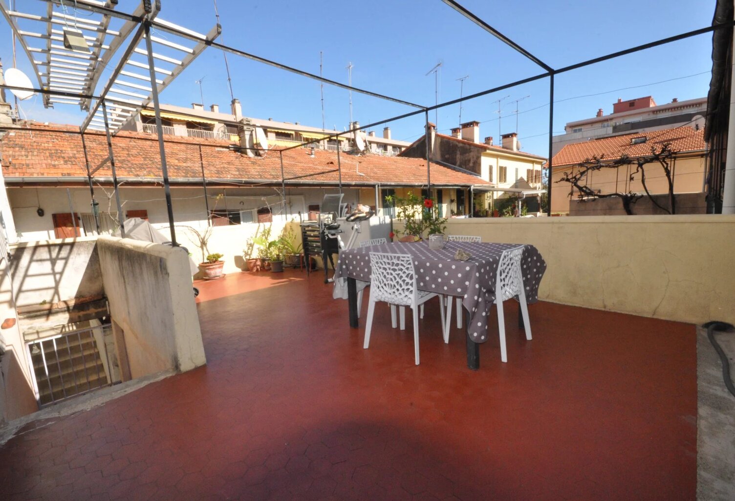 F4 DERNIER ETAGE - URGENT CAUSE SANTE — photo 1