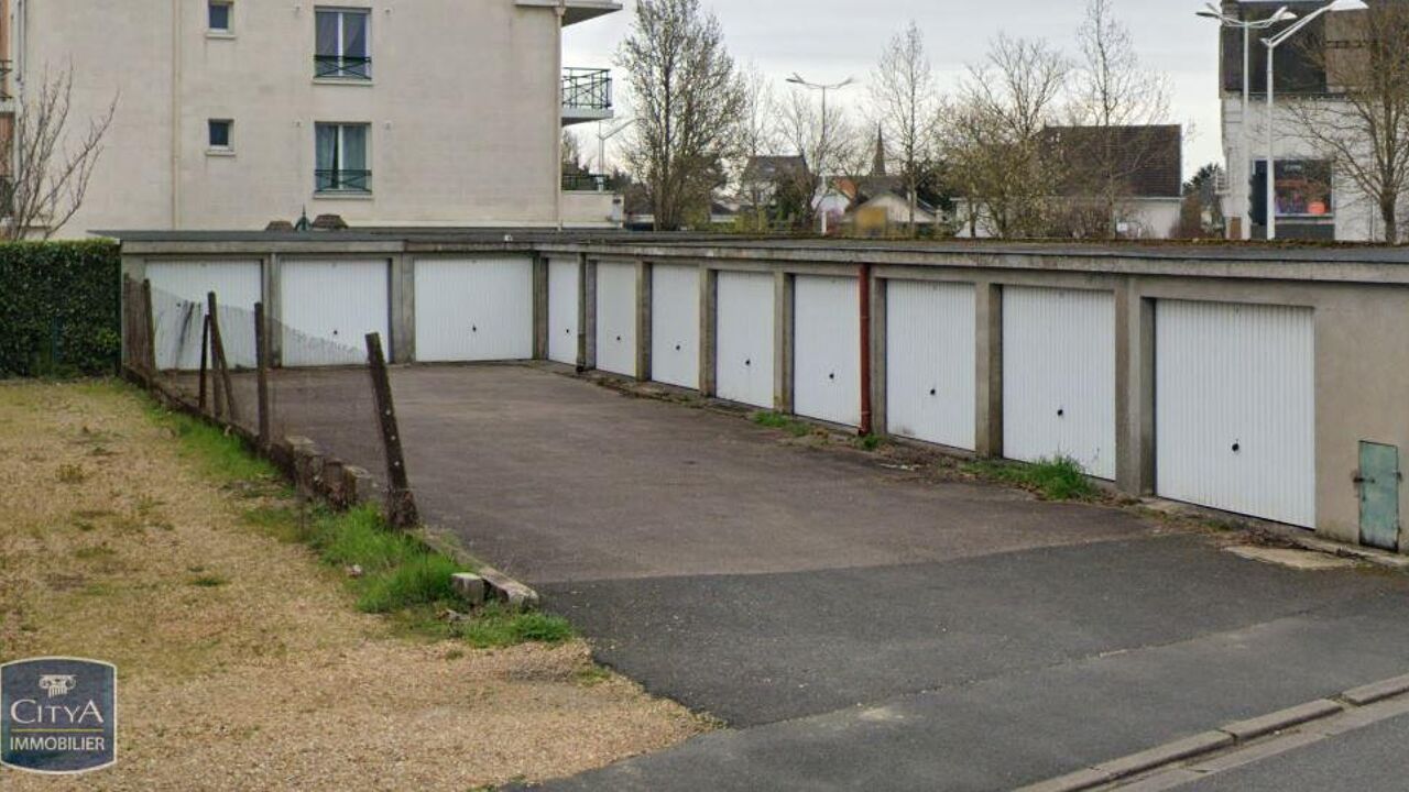 garage  pièces  m2 à louer à Saint-Cyr-sur-Loire (37540)