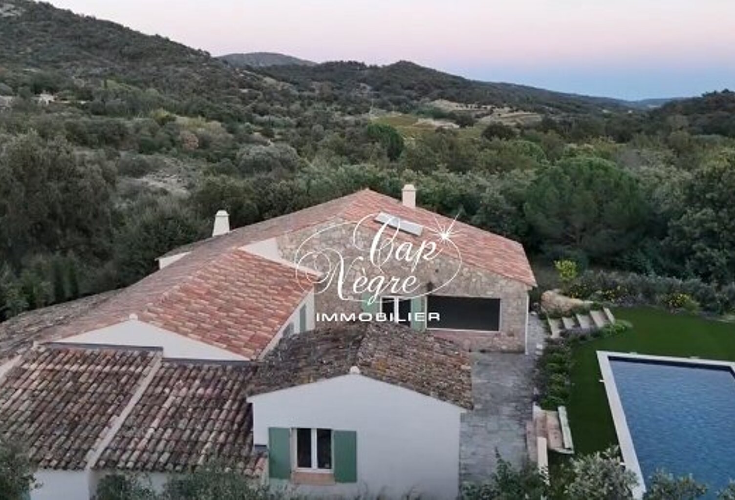 VILLA DE CHARME EN PIERRE T5 DE 200m² REFAITE À NEUF À VENDRE AU — photo 1
