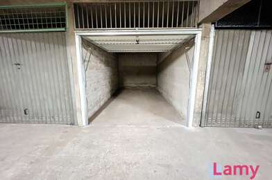 Garage  33000 €