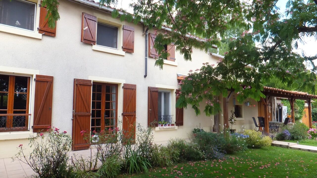 maison 4 pièces 148 m2 à vendre à Vançais (79120)