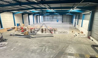 Local industriel  1640 m² à louer à Taverny (95150)