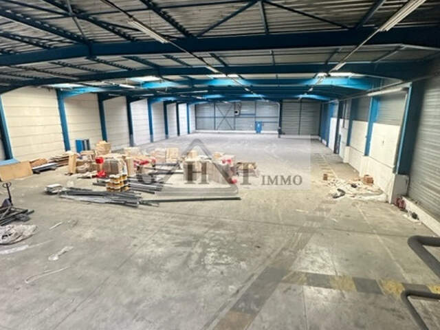 ENTREPOT 1600 M² A LOUER : TAVERNY — photo du bien