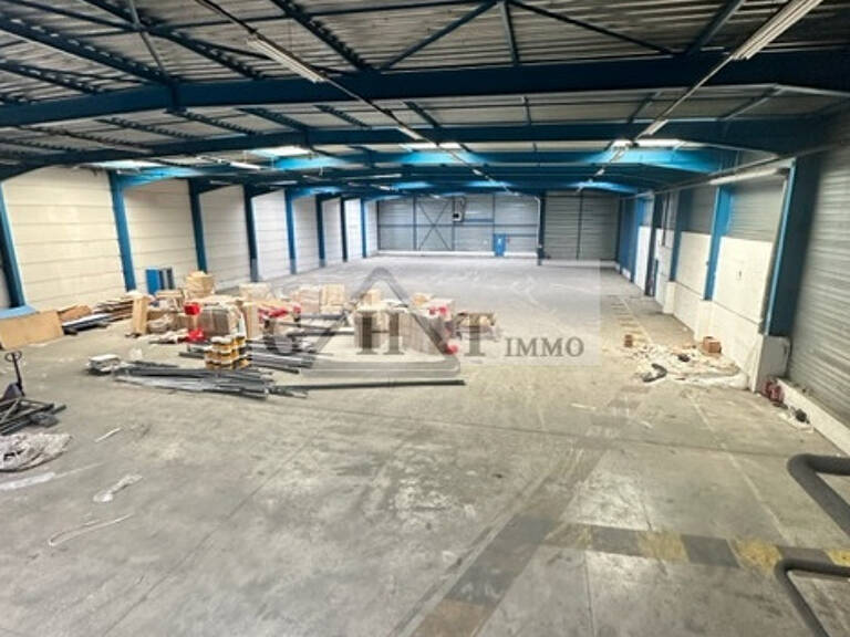 ENTREPOT 1600 M² A LOUER : TAVERNY — photo 1