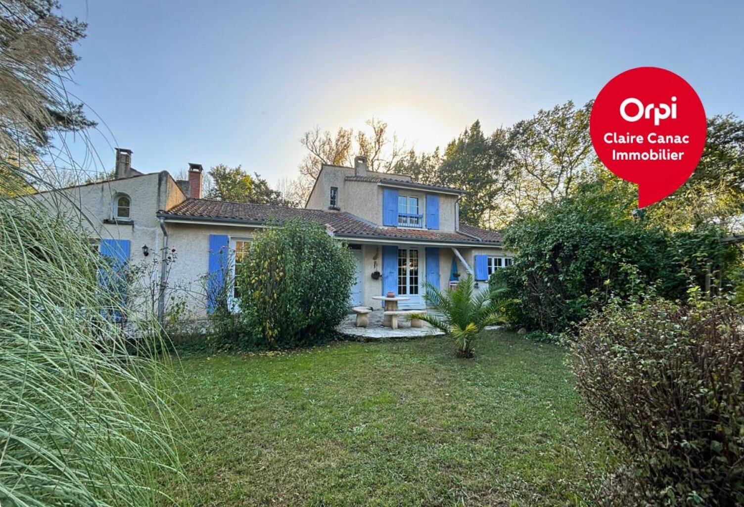 À vendre – Maison de charme avec jardin arboré et piscine — photo 1
