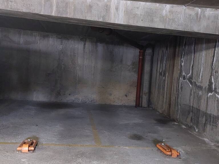 Garage   — photo 1