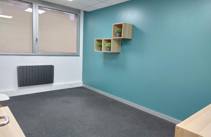 Location bureau  14 m² à Dardilly (69570) — photo 2