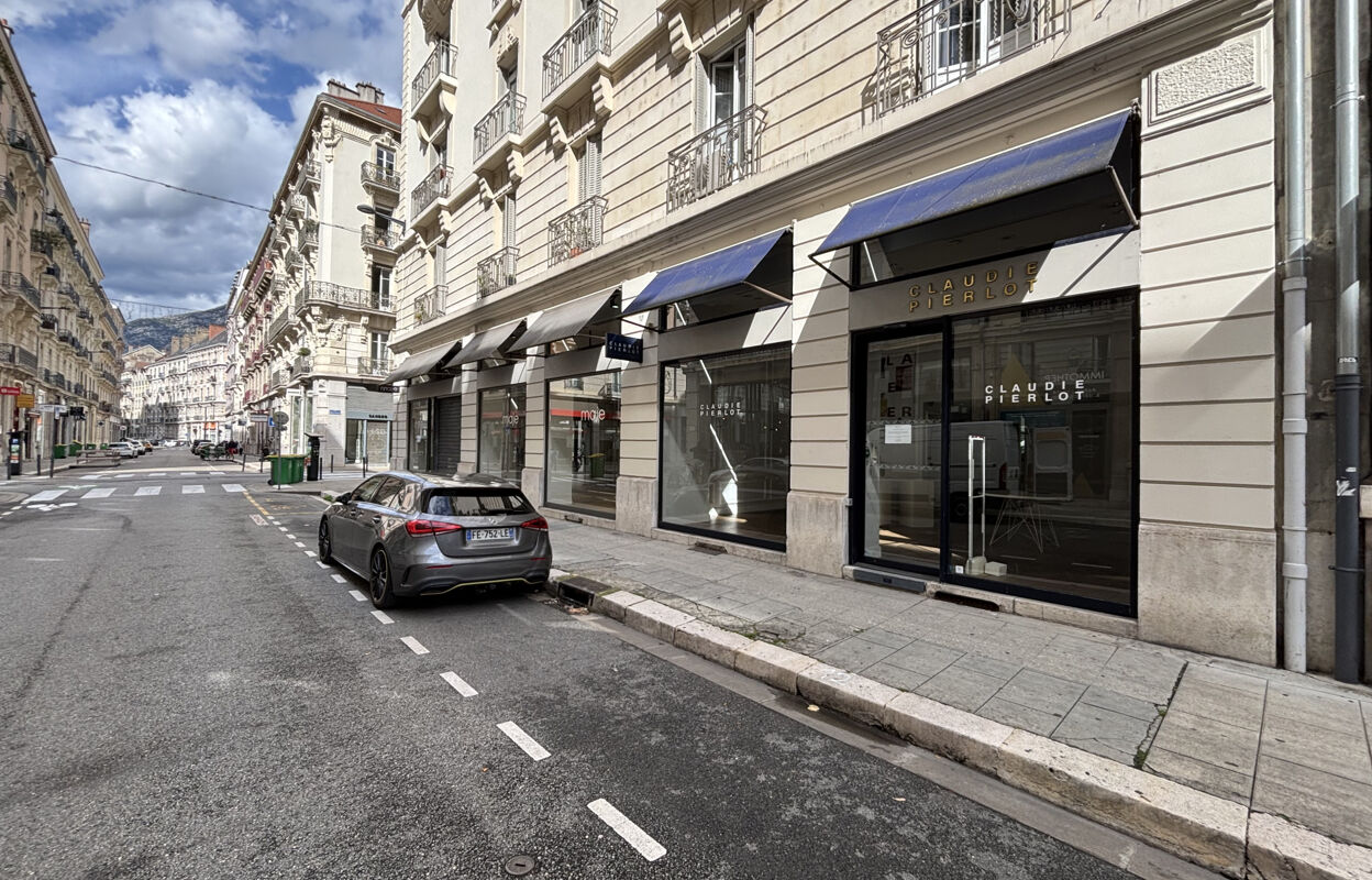 commerce  pièces 175 m2 à louer à Grenoble (38000)