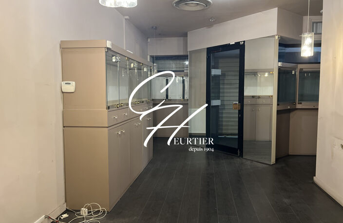 GRENOBLE: Local 51.47M² hyper centre — photo 5
