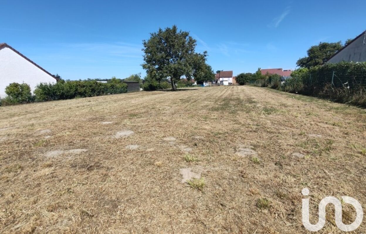 terrain  pièces 1694 m2 à vendre à Neuilly-le-Réal (03340)